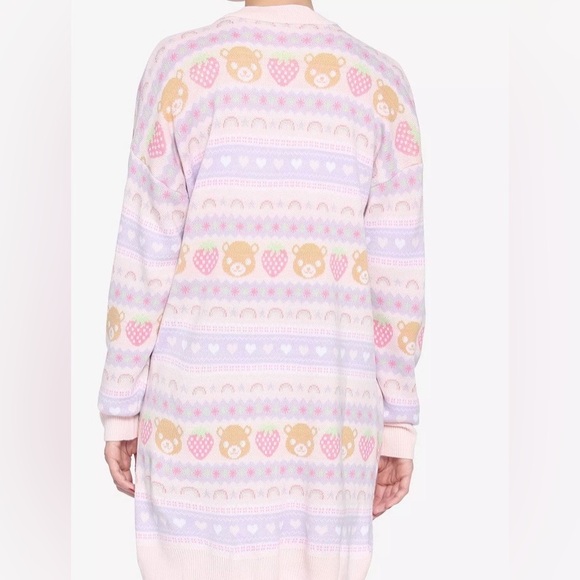 Hot Topic - Picture 3 of 9